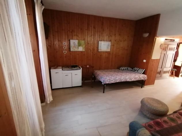 Nel paese storico di Selvena; dove si trovano negozi di prima necessita una banca e la posta; a 20 KM dal Monte Amiata, 8 Km da Castell'Azzara, 23 dal - Foto 13