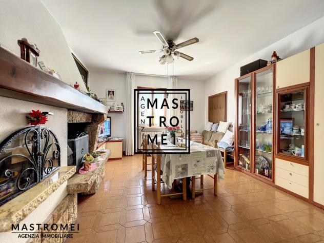 CASA INDIPENDENTE di 9 vani e di 300 mq (ALTOPASCIO) rif. 3404 - Foto 20