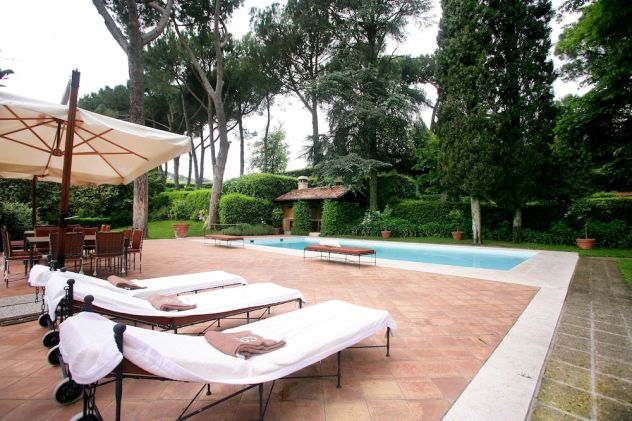 Complesso Immobiliare di Prestigio con Due Ville e Parco - Foto 2