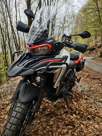 Benelli TRK 702 X – Luglio 2025 – 9.300 km – Tris valigie alluminio + MIVV + acc - Foto 2