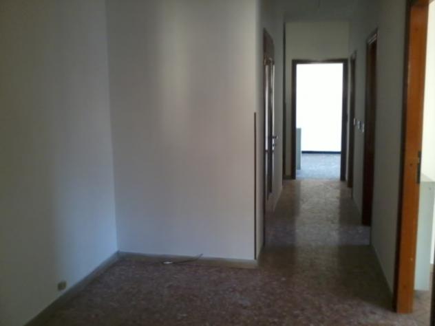 APPARTAMENTO di 4 vani e di 85 mq (MASSA - CENTRO) rif. V - OAFA - Foto 8