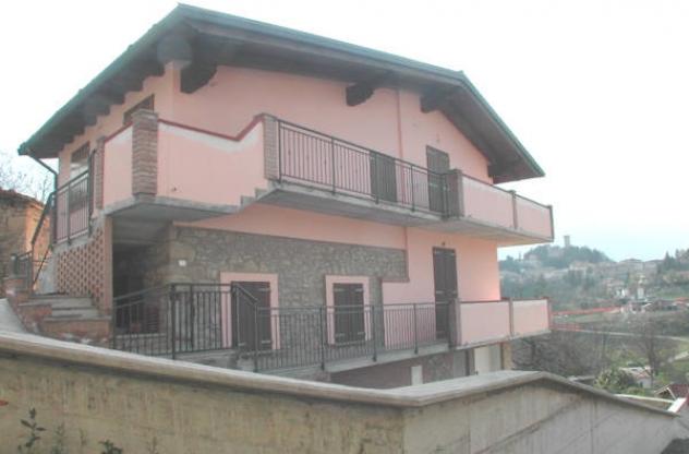 VILLETTA BIFAMILIARE CON GIARDINO