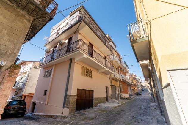 Singola in vendita a Motta Sant'Anastasia
