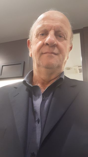 Agente commercio cerca massaggiatrice a domicilio ,generoso e simpatico Tel:3285310088
