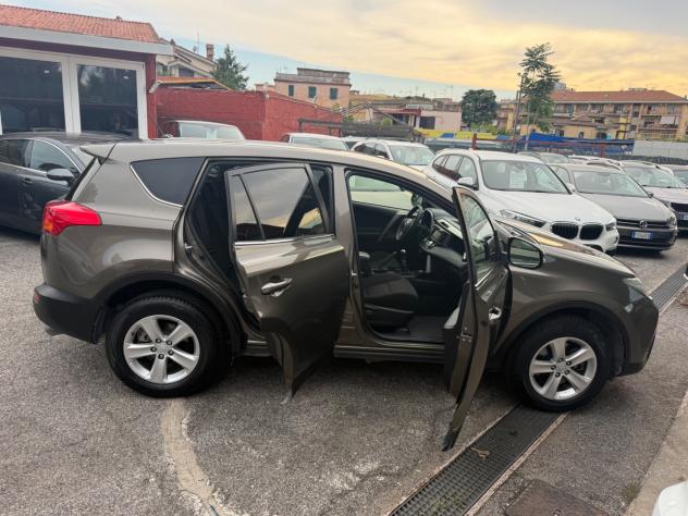 RAV4 2.0 D-4D 2WD-UNIPRO-TAGLIANDI CERTIFICATI - Foto 9