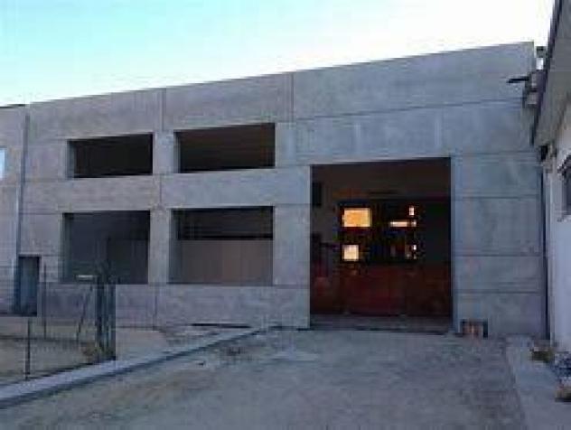 Capannone commerciale in vendita a Massa 4000 mq Rif: 1063479