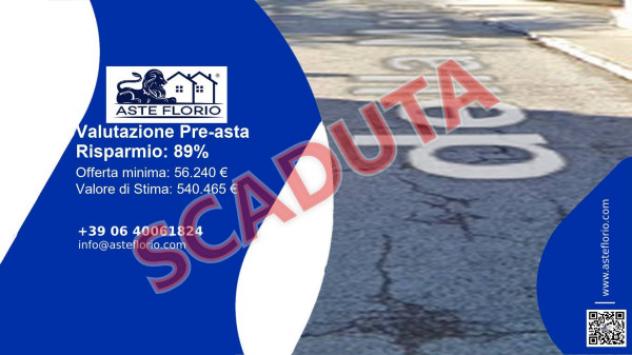 Immobile in asta di 410 m², box auto in vendita a Appignano