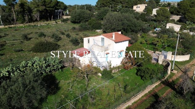 Casa in campagna con terreno zona Cugni Siracusa