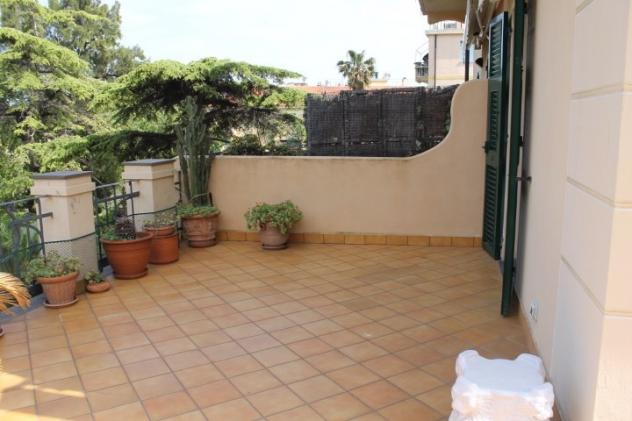 Alassio, Piazza Stalla, Bilocale piano secondo con ascensore, ampio terrazzo, doppio garage, posto auto e cantina - Foto 4