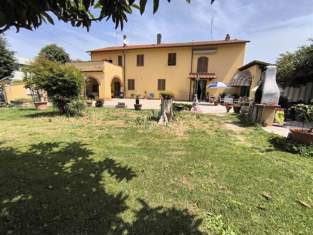 Villa in Vendita in zona SAN GIUSTO con giardino