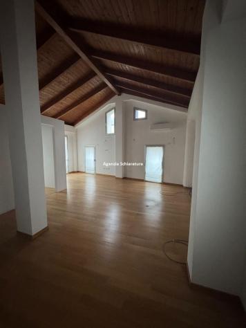 OCCASIONE MONTECCHIO NOSTRA ESCLUSIVA VENDESI MONOLOCALE CON POSSIBILE SOPPALCO CAMERA E POSTO AUTO - Foto 4