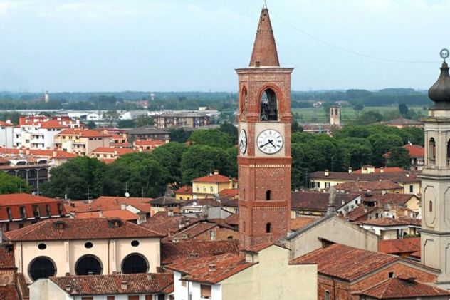 Abbiategrasso bilocale completo con balcone 700eu