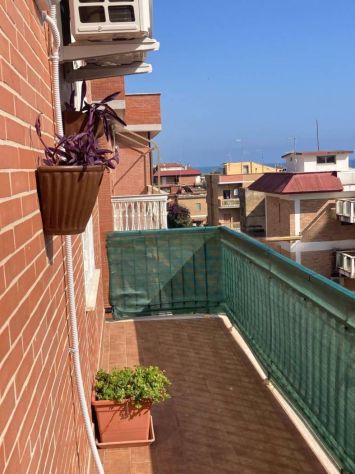 POMEZIA TRILOCALE ARREDATO CON BALCONE - Foto 2