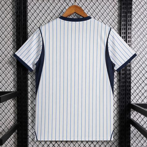 Maglie sportive e abbigliamento da calcio