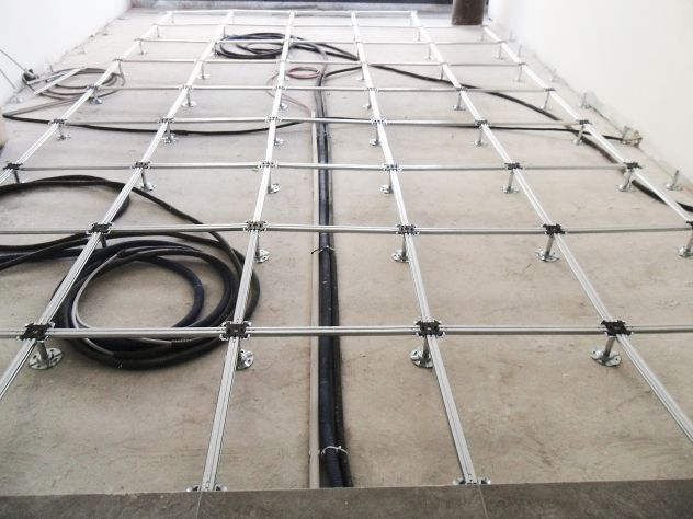 STRUTTURE MODULARI REGOLABILI PER PAVIMENTI SOPRAELEVATI IMBALLATO