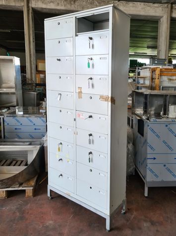 cartelliera porta oggetti personali usata