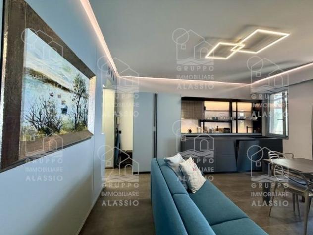 LAIGUEGLIA: SPLENDIDA SOLUZIONE FRONTE MARE CON BOX AUTO - Foto 8