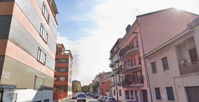 Bilocale grande 70 mq con cucina separata e box auto - Foto 3