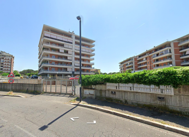 POMEZIA TRILOCALE ARREDATO CON AMPIO GIARDINO