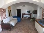 Porzione di RUSTICO libero su 3 lati con GIARDINO privato grande recintato