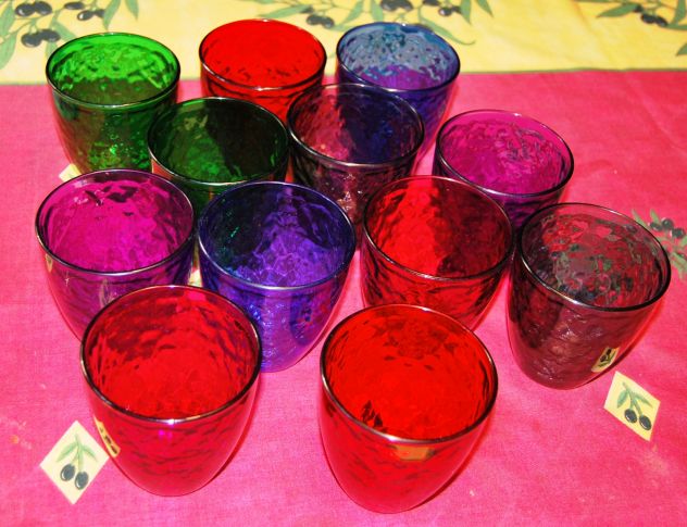 12 bicchieri colorati mai usati - Foto 5