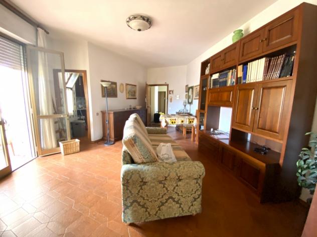 Ottimo trilocale con terrazzo. - Foto 2