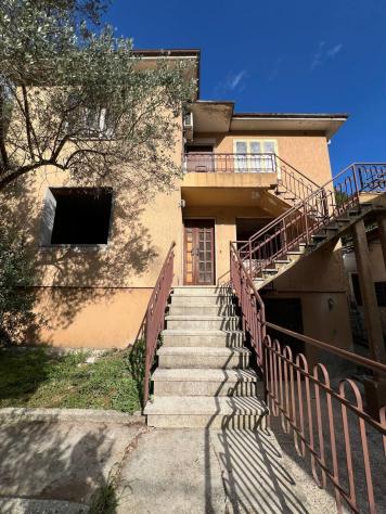 casa indipendente in vendita a Montecchio Maggiore in zona Santissima Trinità