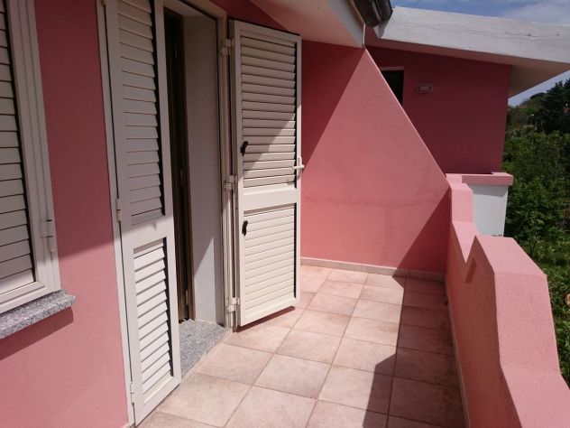 Casa bifamiliare in Sardegna, a 12 km dal mare, vista panoramica, con giardino
