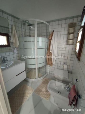 Appartamento completamente ristrutturato con tre camere, taverna, garage e ampio scoperto esclusivo - Foto 9