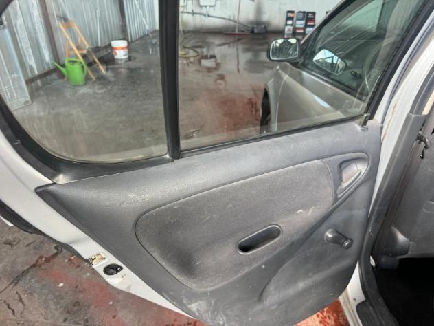 Toyota Yaris 1.0i 16V cat 5 porte Sol - Foto 5