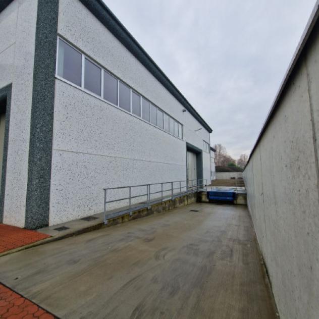 Immobile di 1200 m² con 4 locali in affitto a Pogliano Milanese - Foto 2
