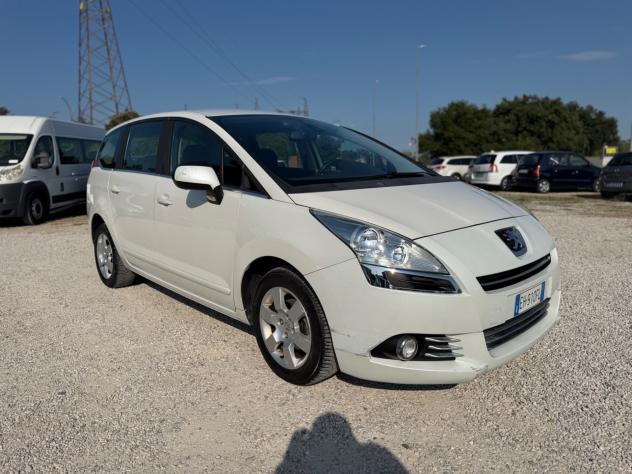 Peugeot 5008 1.6 e-HDi 112CV Stop&Start cambio robotizzato Tecno - Foto 2