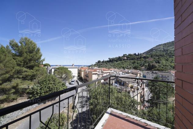 Luminoso appartamento con vista mare, due balconi e possibilità box - Foto 12