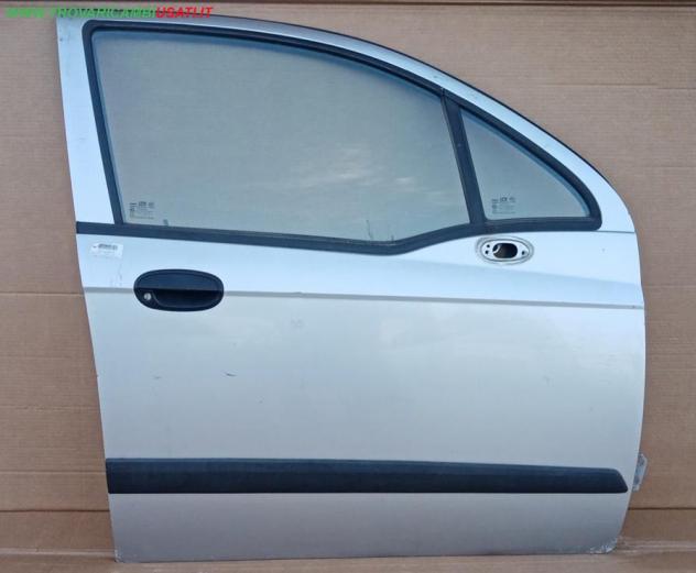 PORTA ANT.D. ARGENTO CON ALZACR. CHEVROLET MATIZ (M200)  Carrozzeria  Lamierati esterni  Porte  Porta ant. dx. CHEVROLET - MATIZ - 01-05-2005 - 01-12-