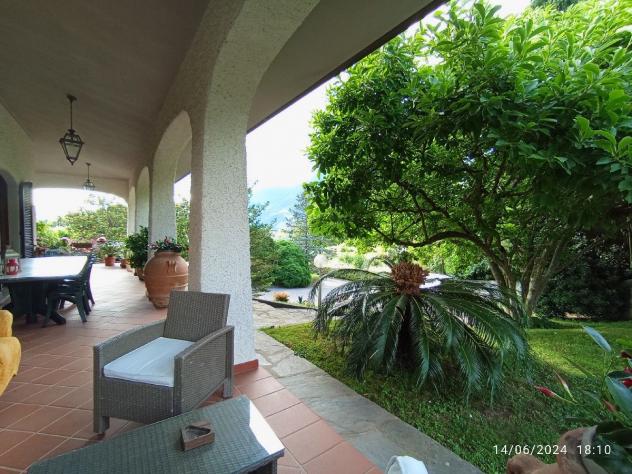 Villa di mq 350 .
Composta da due abitazioni che si vendono in blocco
Nel verde e ben esposta al sole
Poco distante dal centro - Foto 6