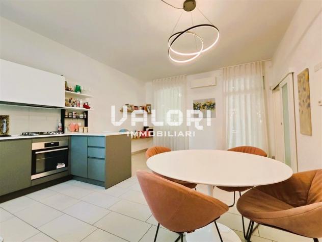 INCANTEVOLE TERRA-CIELO RISTRUTTURATA CON CORTE PRIVATA E GARAGE