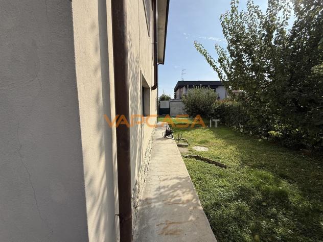 VILLA SINGOLA CON AMPIO GIARDINO PRIVATO - Foto 12