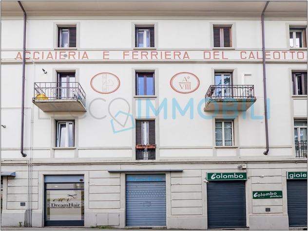 IL NEGOZIO FRONTE STRADA