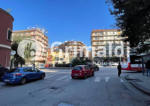 Oltre 3 vetrine in affitto a Salerno - Foto 10
