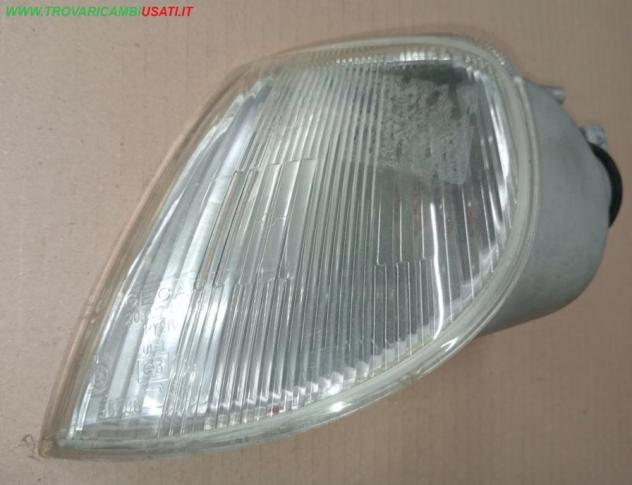 FANALINO ANT.S. CITROEN SAXO (S8)  Parti elettriche  Fanaleria  Proiettori  Fanalino comple CITROEN - SAXO - 01-03-1996 - 01-08-1999