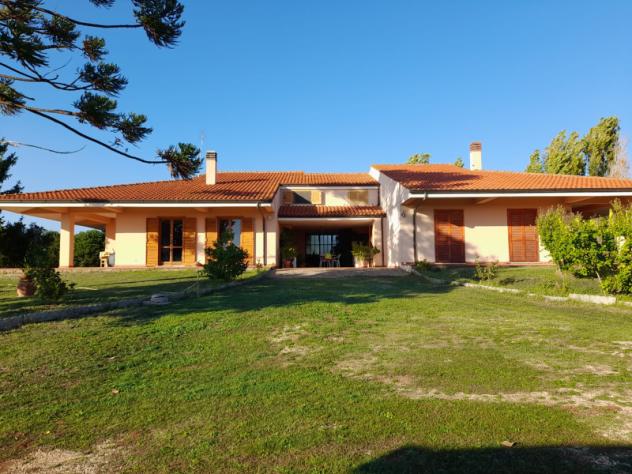 Casa di campagna in Via Colle Rosso