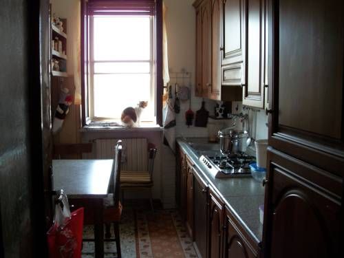 CUCINA COMPLETA CON TAVOLO E SEDIE