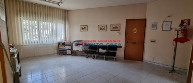 VIA VIRGILIO – Appartamento uso ufficio non arredato al P.T. rialzato, 130 mq ca. – 6 vani + acc. + p.auto. Buone condizioni. Euro 700 CL GI - Foto 2