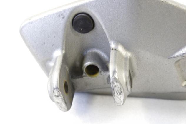 MV AGUSTA BRUTALE 1078 RR 80A098721 STAFFA PEDANA POSTERIORE DESTRA 07 - 11 REAR RIGHT FOOTREST HOLDER CON GRAFFIO - Foto 3