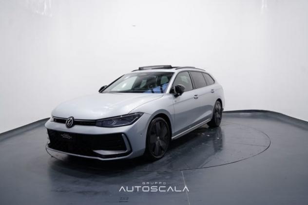VOLKSWAGEN Passat Variant 1.5 TSI ACT DSG R-Line rif. 23299358