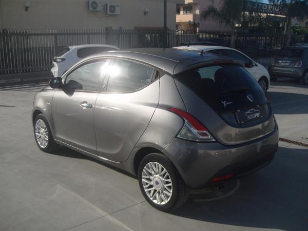 Lancia Ypsilon 1.2 69 CV 5 porte S&S Gold - 2014 - Foto 3