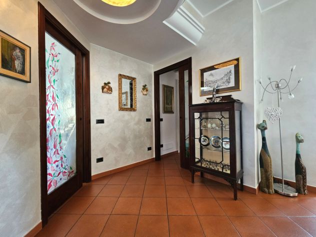Ampio trilocale ristrutturato con cantina - Foto 4