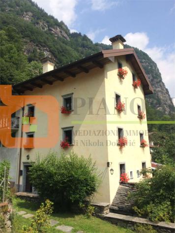 V000482 - EDIFICIO ANTICO CON 2 APPARTAMENTI E TERRENO