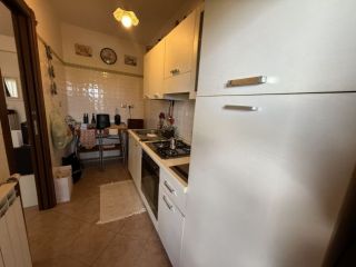 LUNGHEZZA, BILOCALE AMMOBILIATO CON BOX AUTO E CANTINA