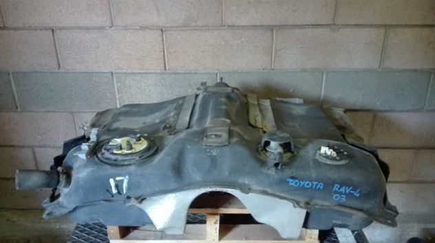 Serbatoio carburante Toyota Rav4 2.0TD del 2003